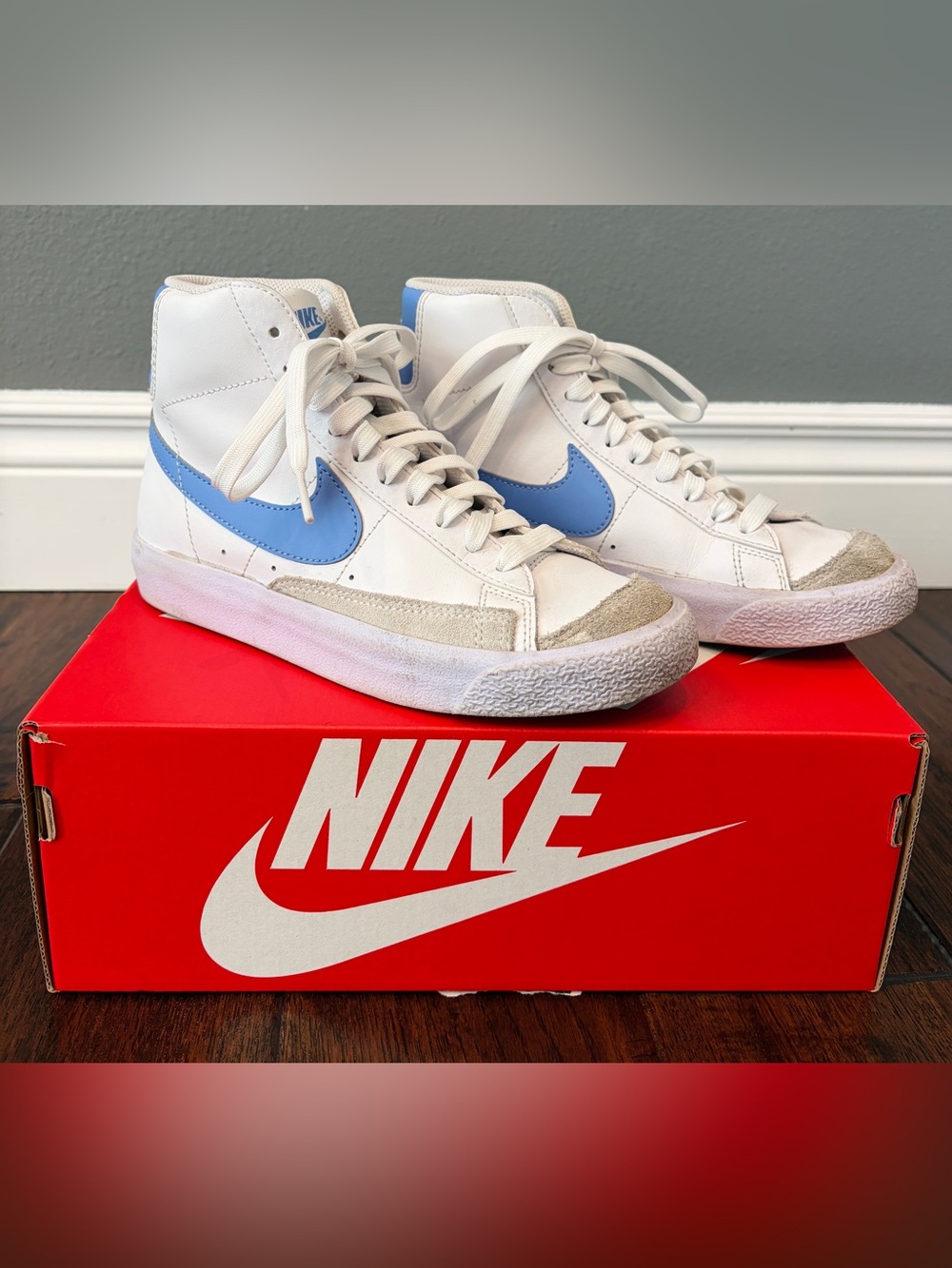 Nike Blazer Mid ’77 Girls High Top Sneakers White Blue Size 3.5Y w/ Original Box